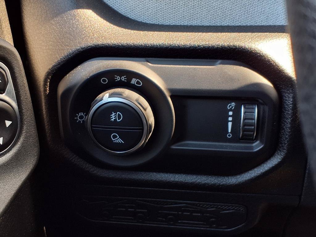 Used 2025 Jeep Gladiator Sport AWD/4WD image 19