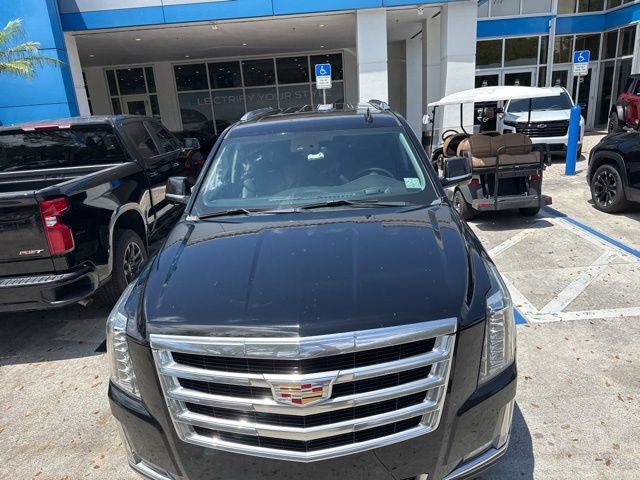 Used 2020 Cadillac Escalade Luxury RWD image 3