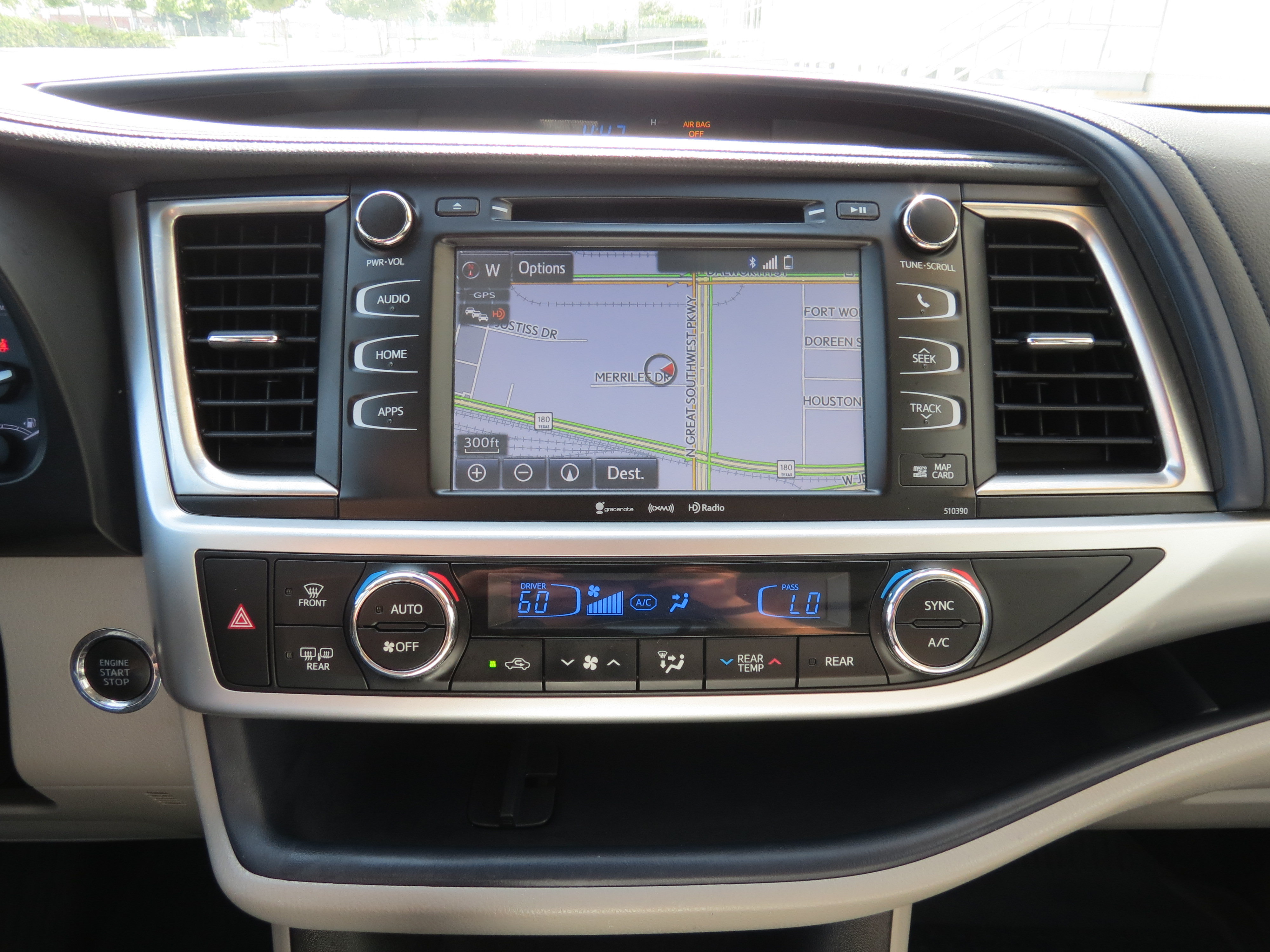 Used 2019 Toyota Highlander XLE FWD image 20