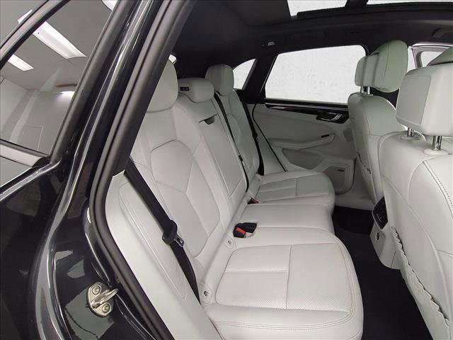 Used 2022 Porsche Macan image 24