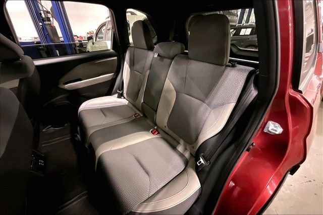 Used 2025 Subaru Forester Premium image 26
