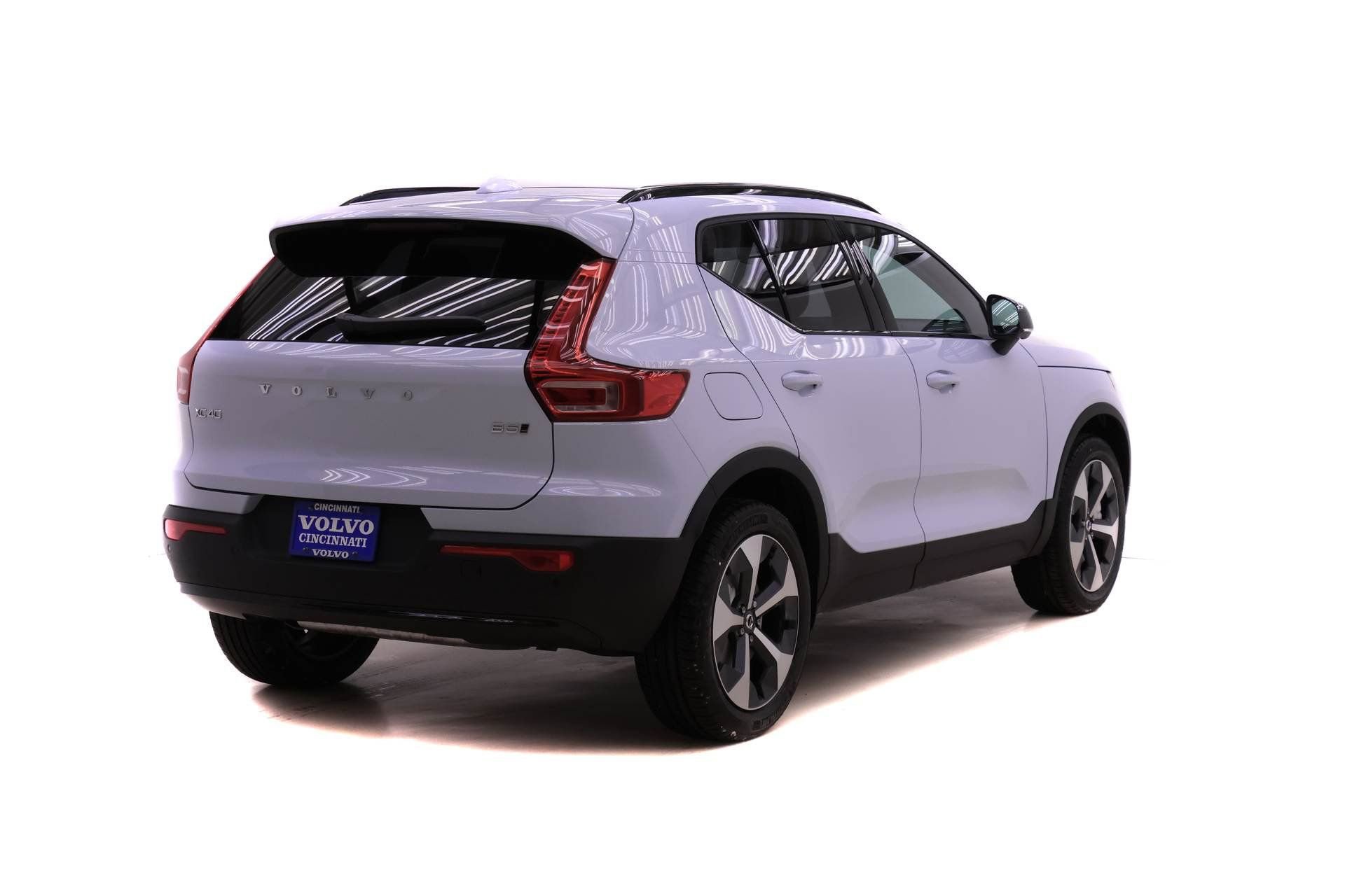 New 2026 Volvo XC40 B5 Plus w/ Protection Package Premier AWD/4WD image 4