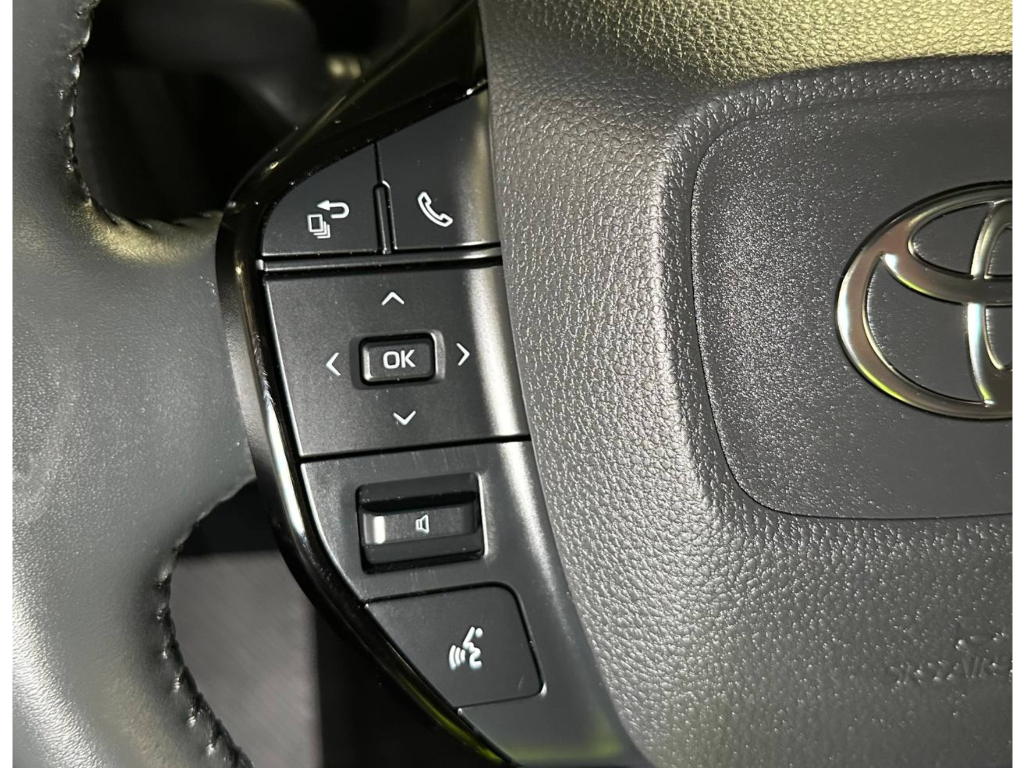 Used 2025 Toyota bZ4X AWD image 25