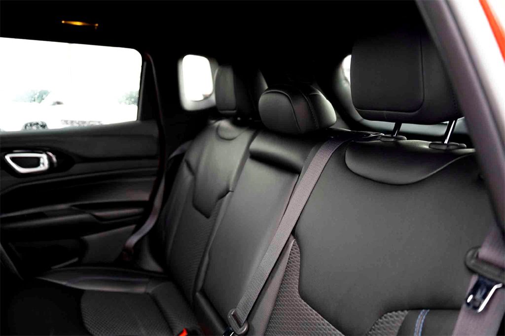 New 2026 Jeep Compass Latitude image 18