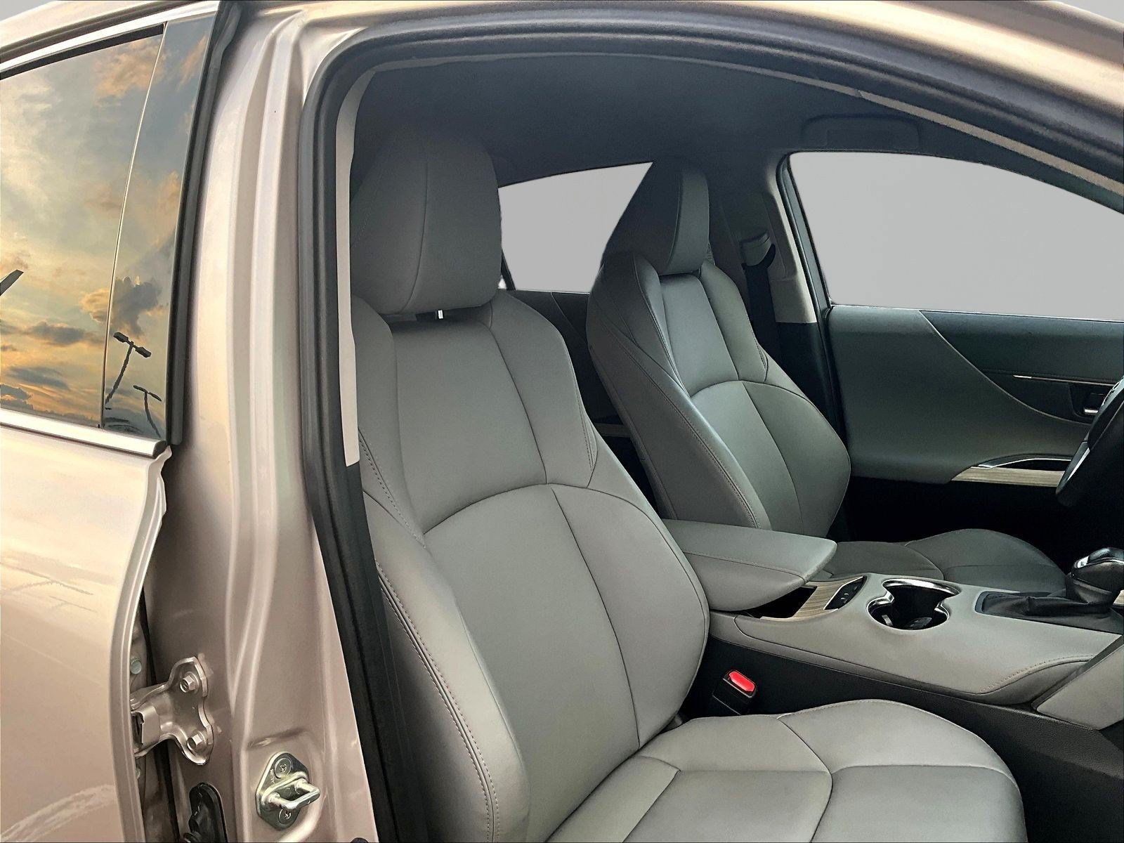 Used 2024 Toyota Venza XLE AWD/4WD image 29