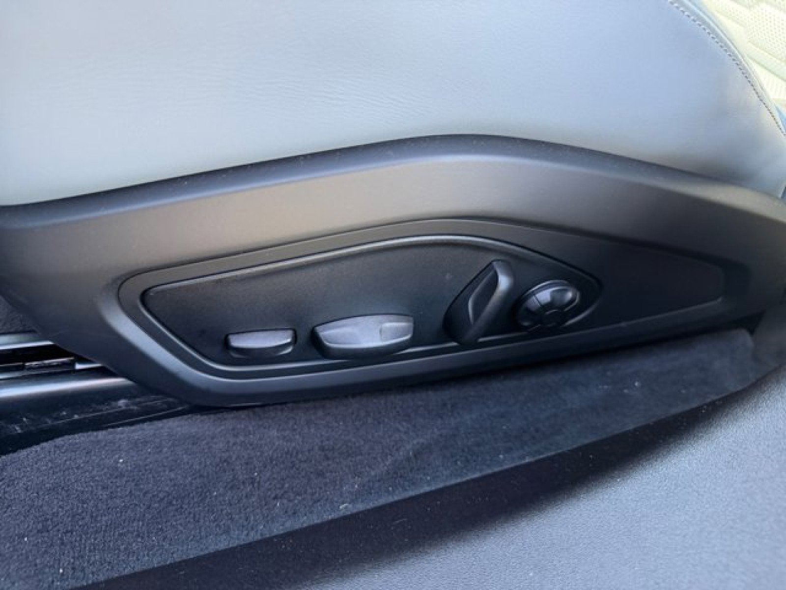 Used 2023 Audi e-tron GT Prestige w/ Prestige Package image 11