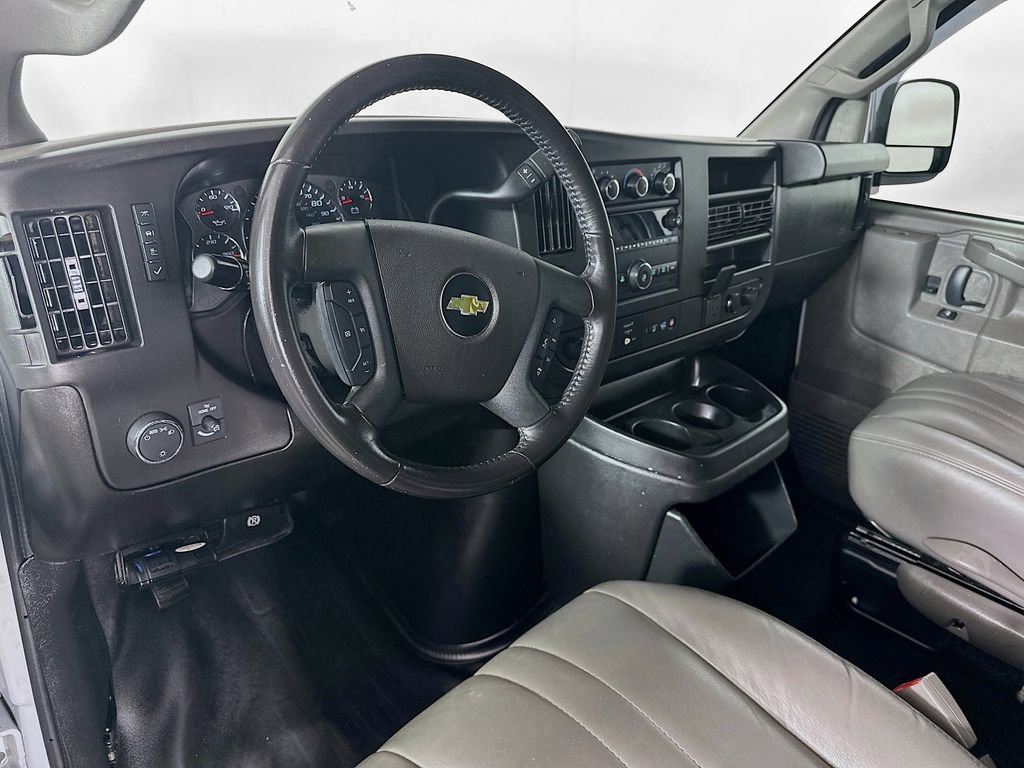 Used 2022 Chevrolet Express 2500 Extended image 29