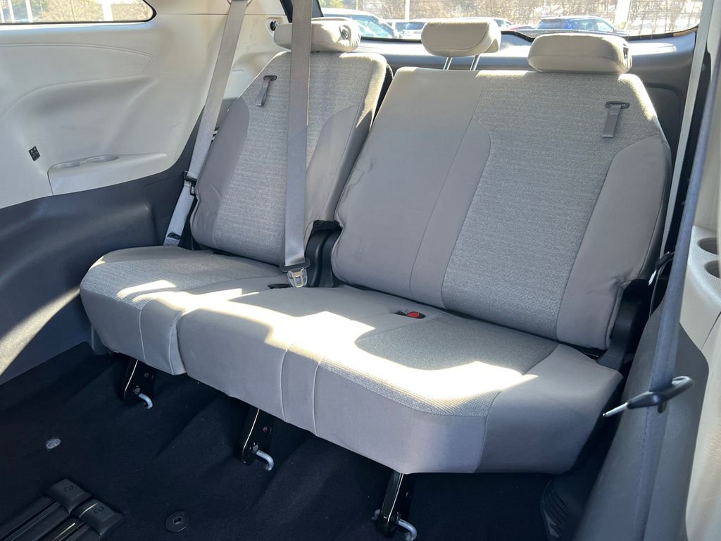 Used 2024 Toyota Sienna LE image 14