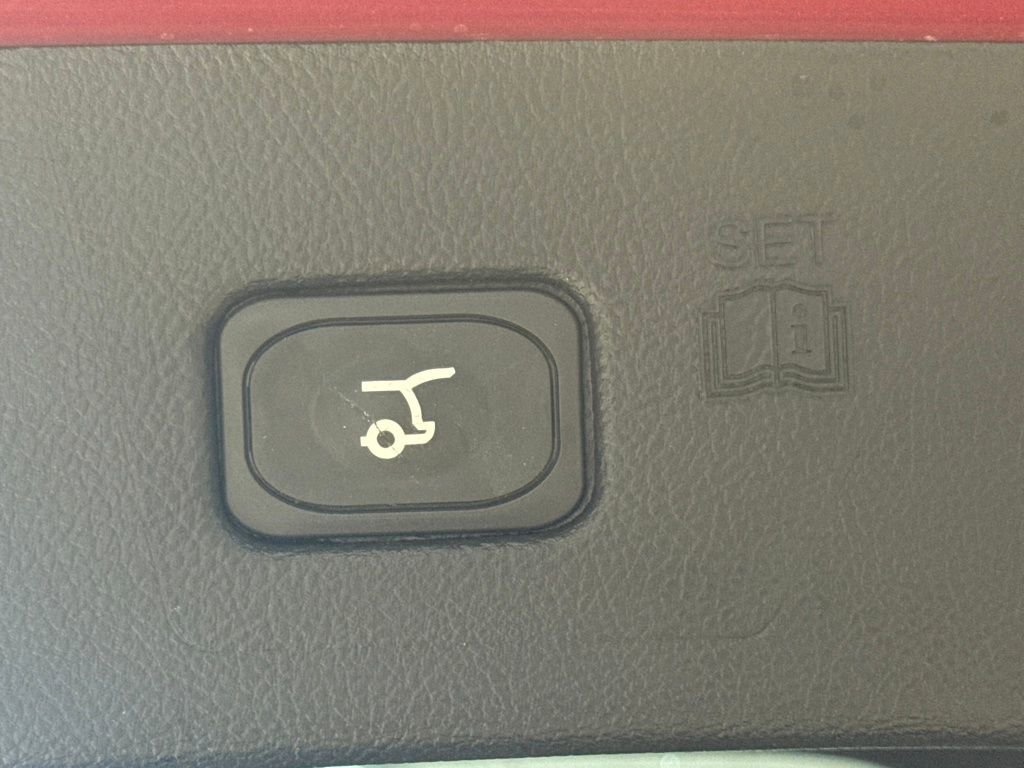 Used 2023 Ford Edge SEL w/ Sport Appearance Package image 35