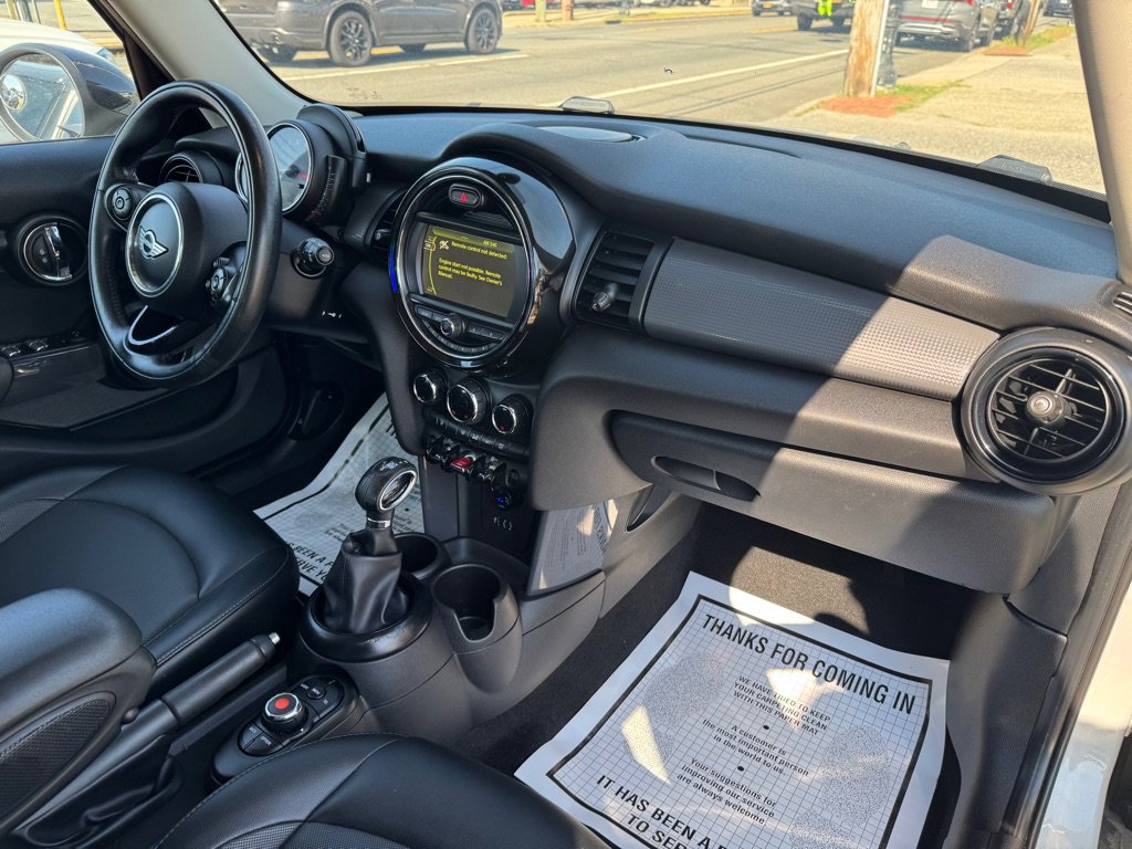 Used 2017 MINI Cooper 4-Door Hardtop image 17