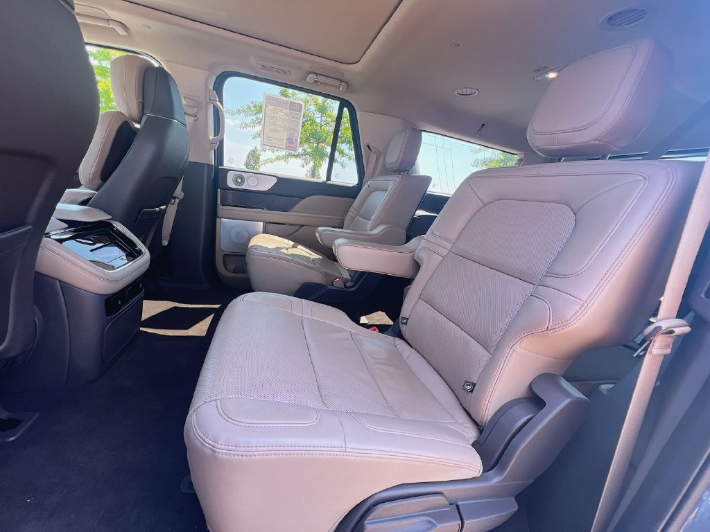 Used 2022 Lincoln Navigator L Reserve AWD/4WD image 25