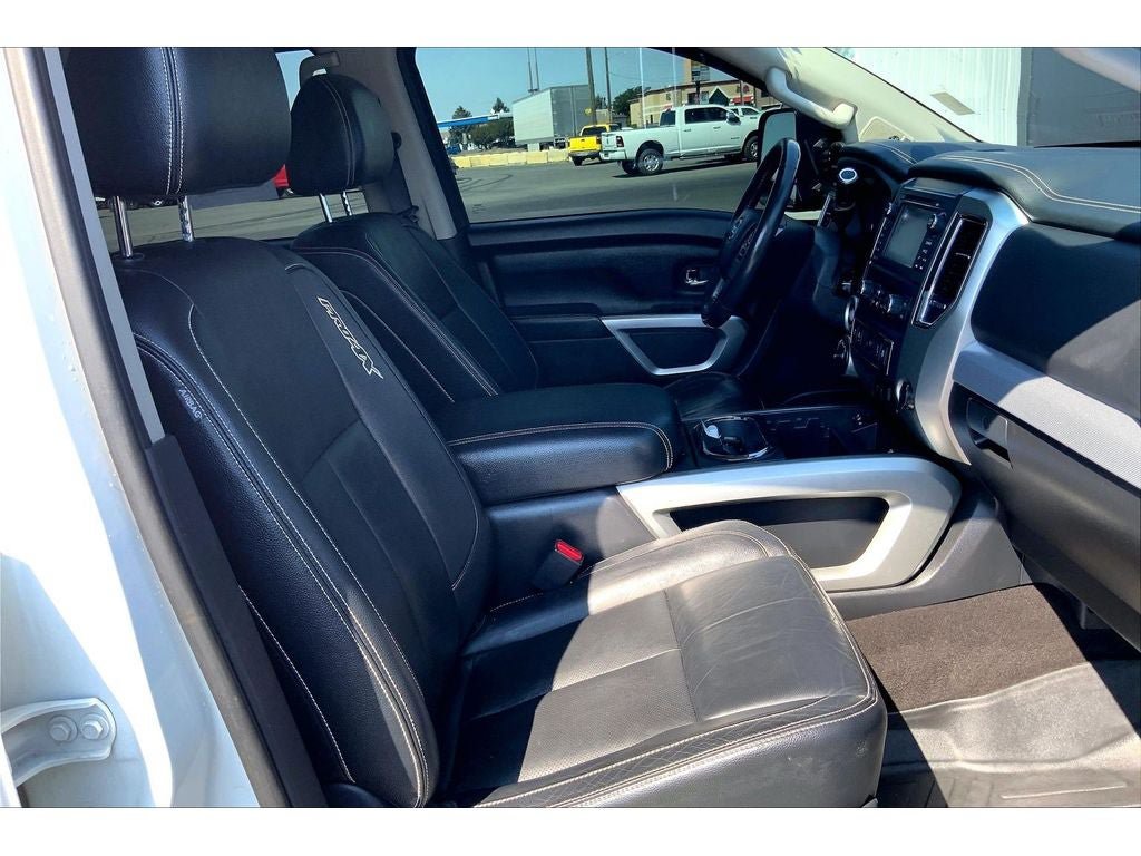 Used 2018 Nissan Titan PRO-4X w/ Pro-4x Convenience Package AWD/4WD image 8