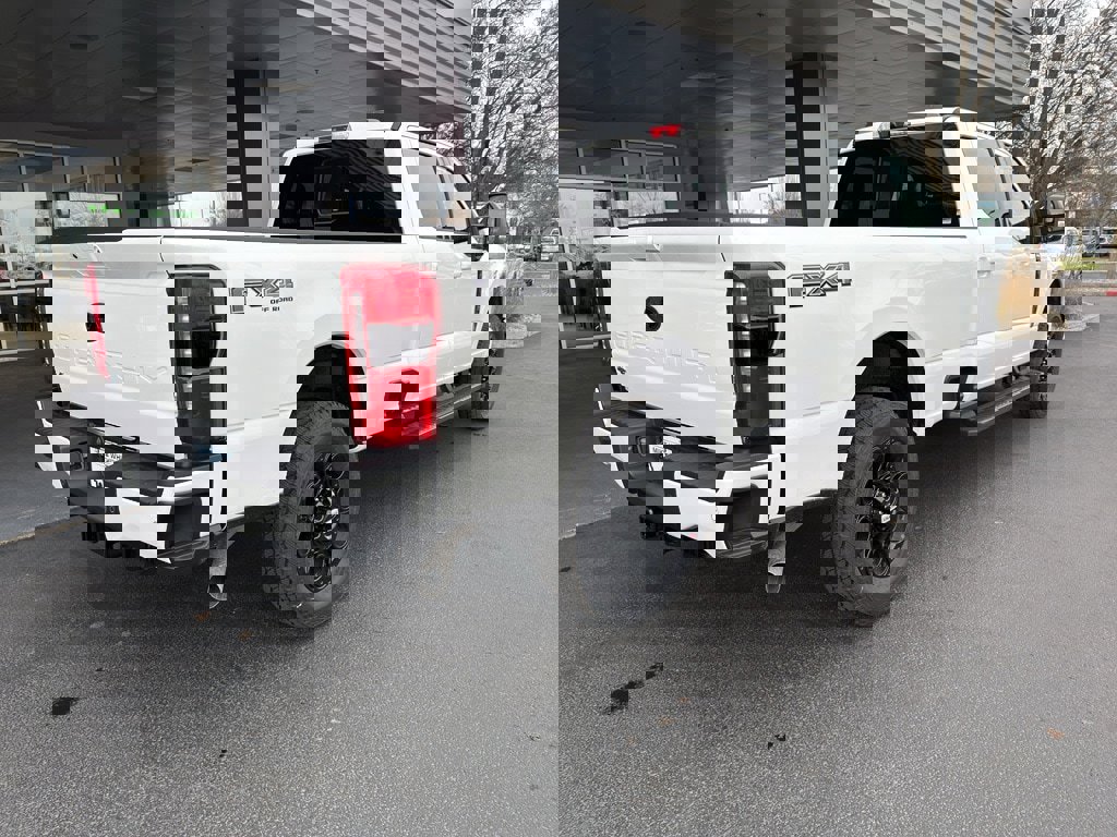 New 2026 Ford F350 Lariat w/ Black Appearance Package image 4