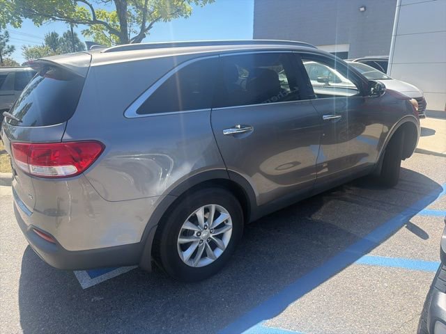 Used 2016 Kia Sorento LX w/ LX Convenience Package image 5