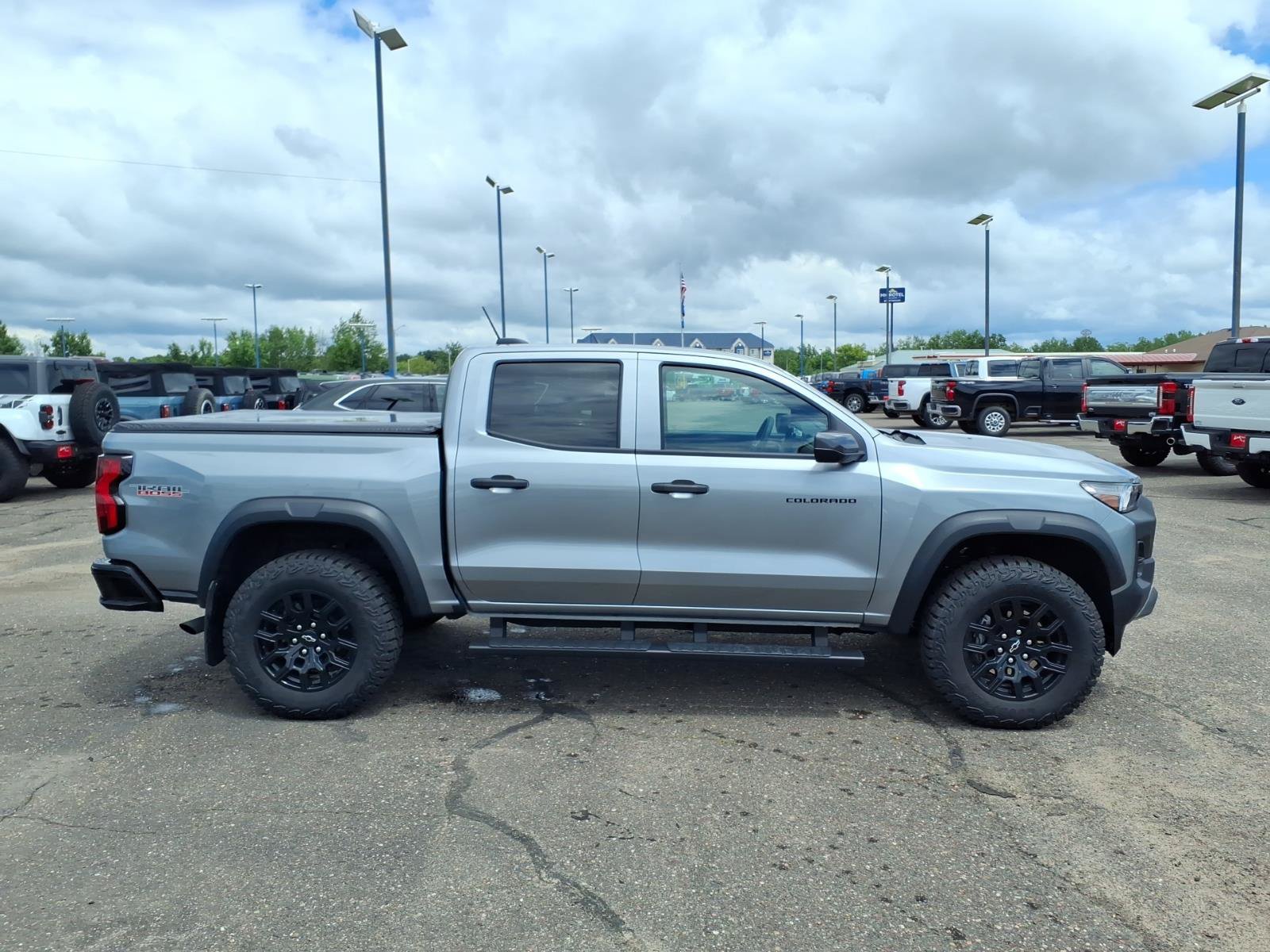 Used 2025 Chevrolet Colorado Trail Boss AWD/4WD image 7