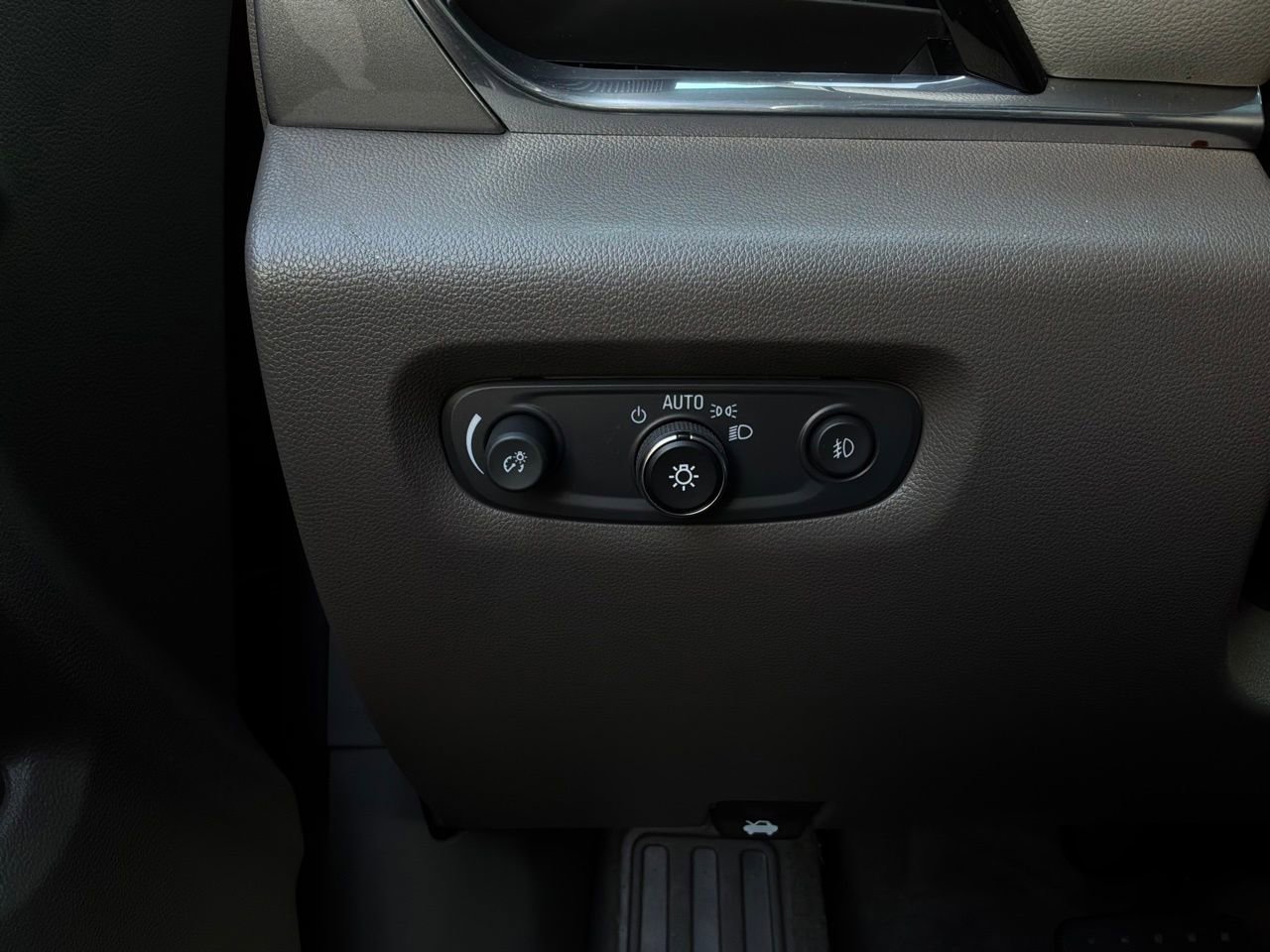 Used 2020 Chevrolet Traverse LT FWD image 24