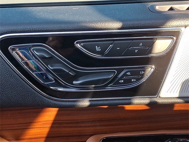 Used 2019 Lincoln Navigator Reserve image 30