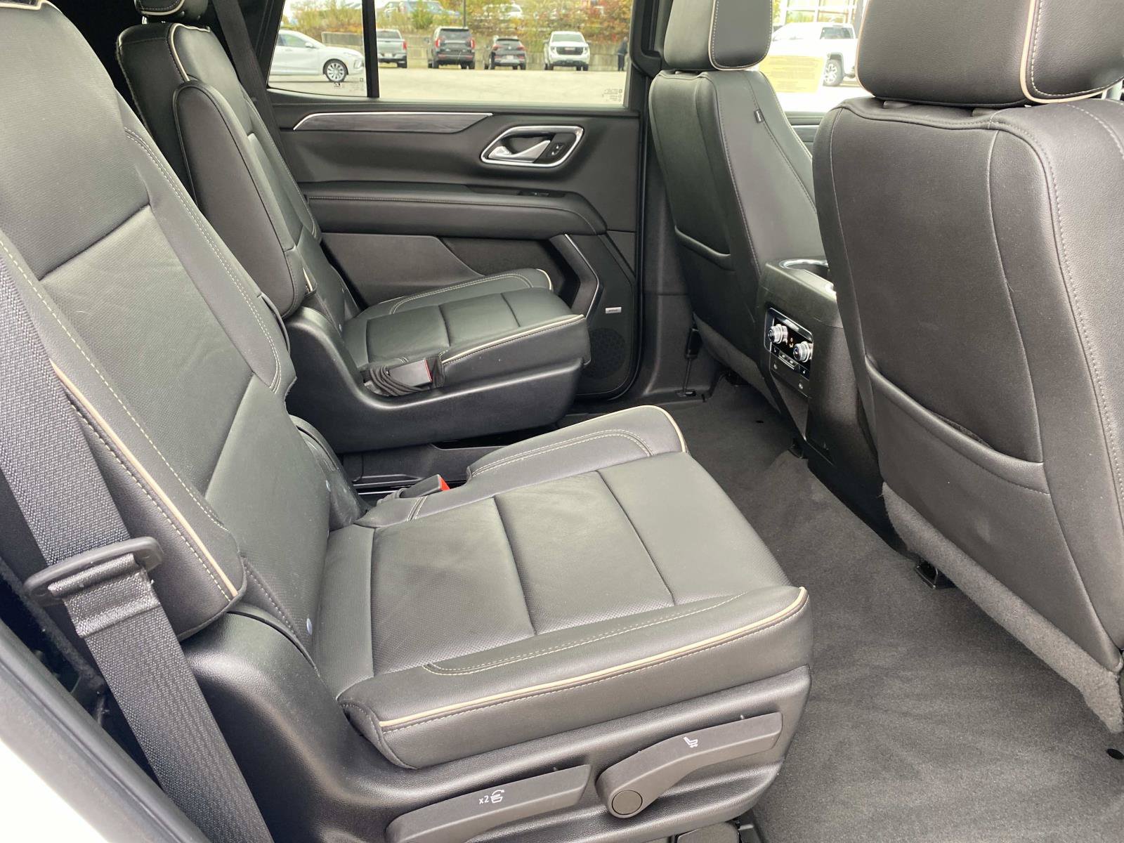 Used 2022 GMC Yukon SLT w/ SLT Premium Package AWD/4WD image 26