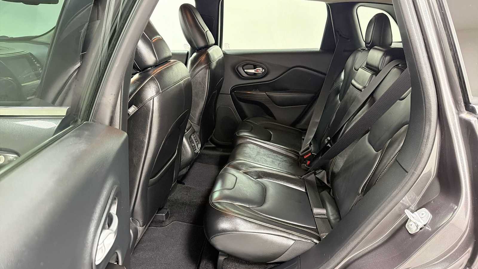 Used 2015 Jeep Cherokee Limited AWD/4WD image 24