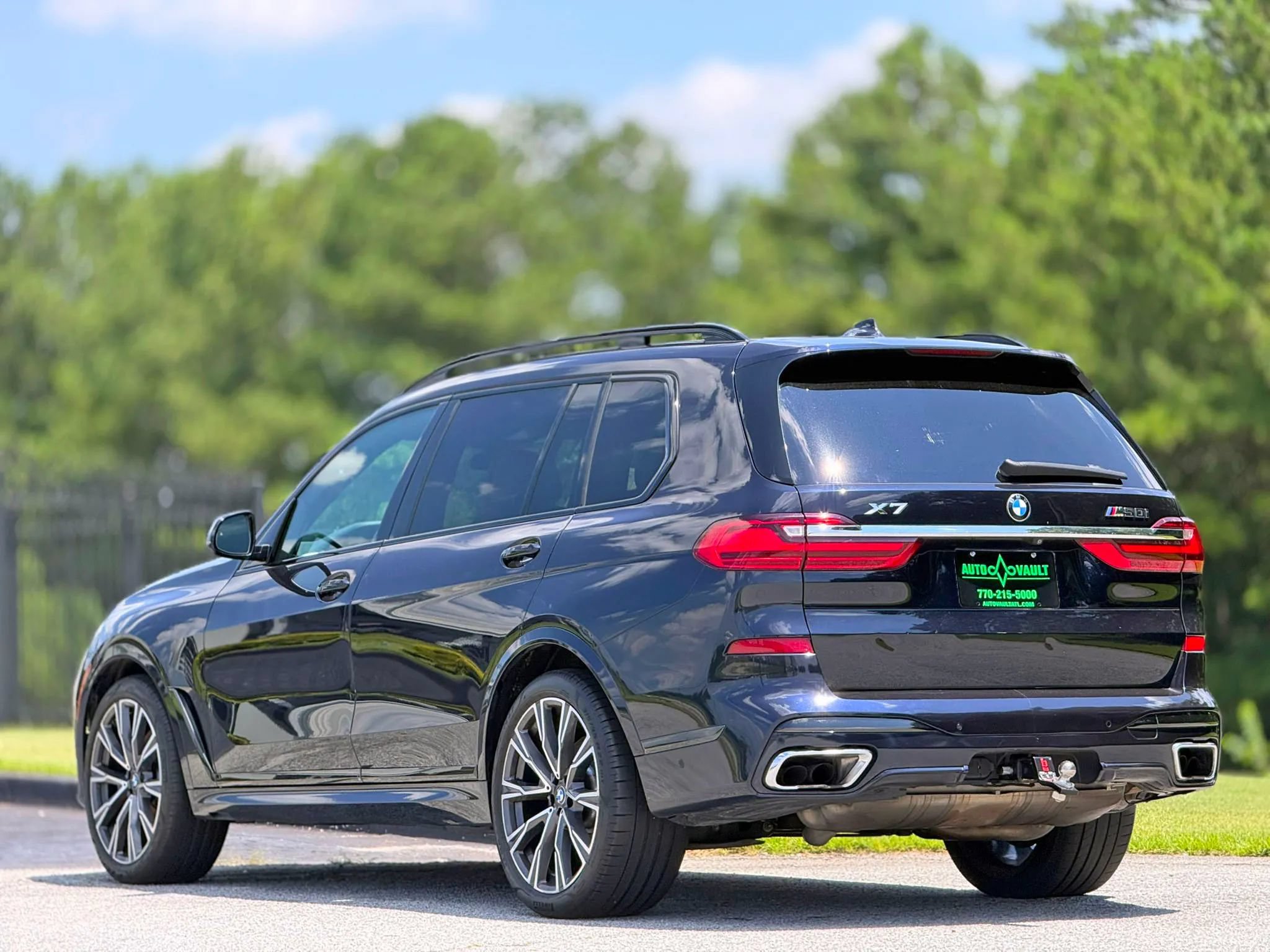 Used 2019 BMW X7 xDrive50i w/ M Sport Package AWD/4WD image 8