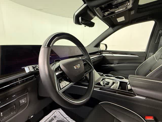 Used 2026 Cadillac Escalade Luxury AWD/4WD image 7