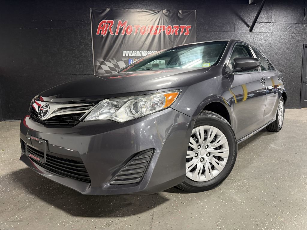 Used 2014 Toyota Camry LE FWD image 1