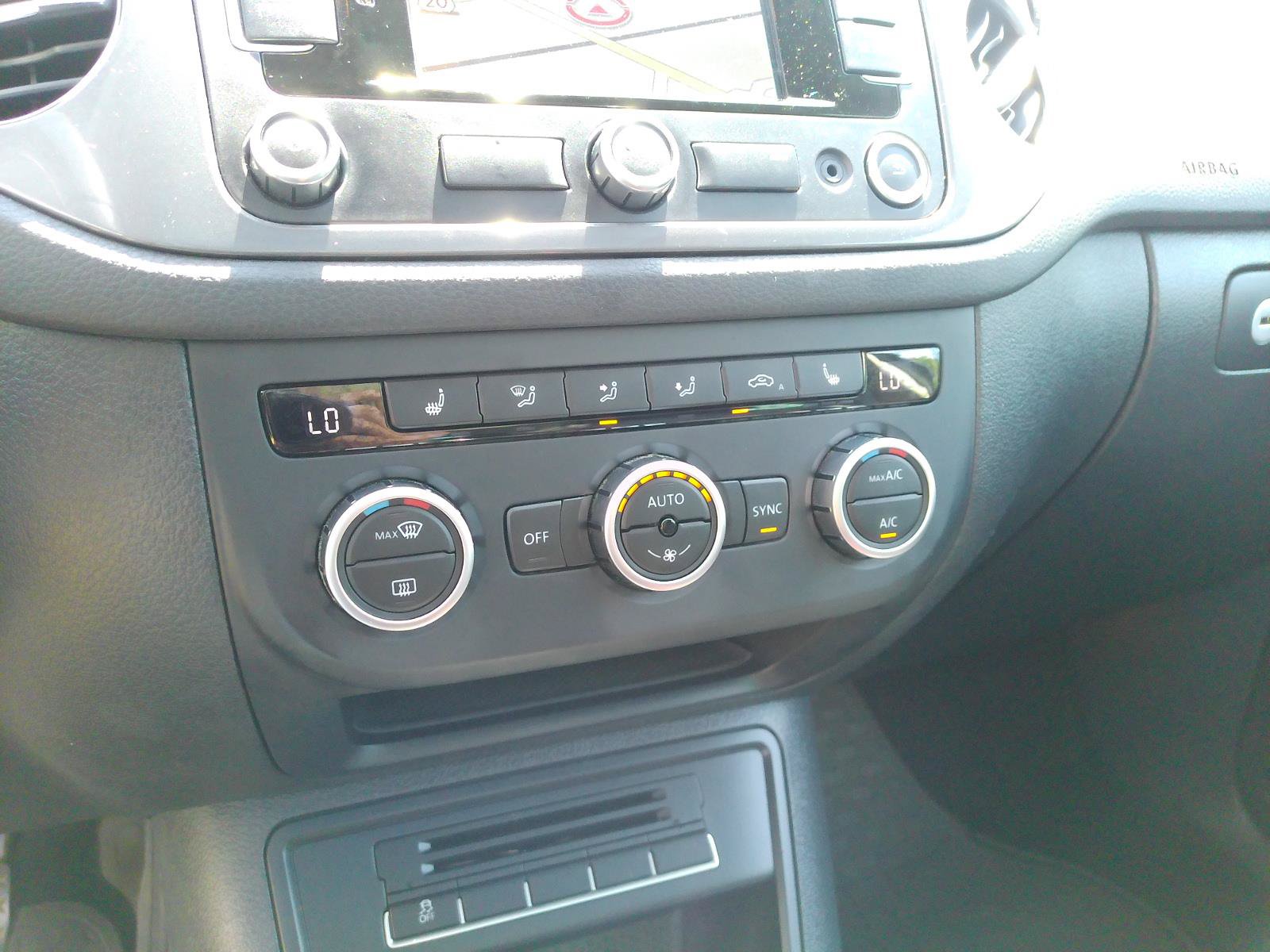 Used 2013 Volkswagen Tiguan SEL AWD/4WD image 17