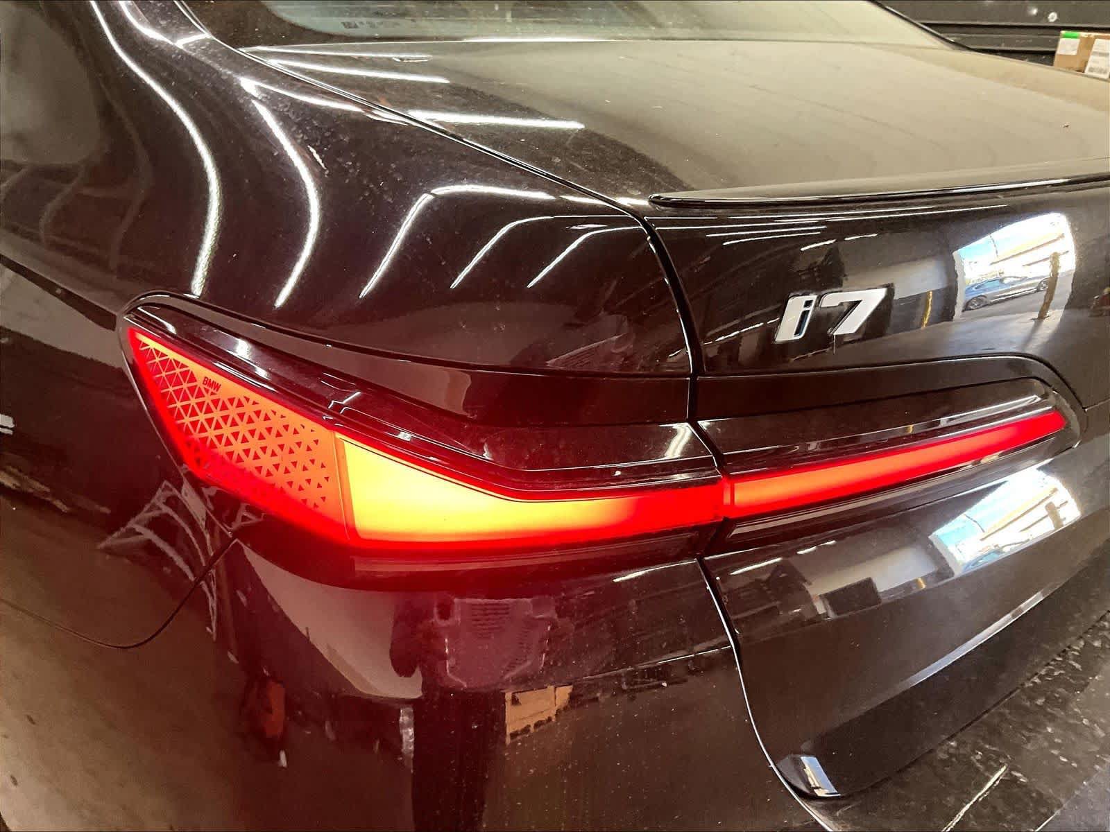 Used 2023 BMW i7 xDrive60 AWD/4WD image 31