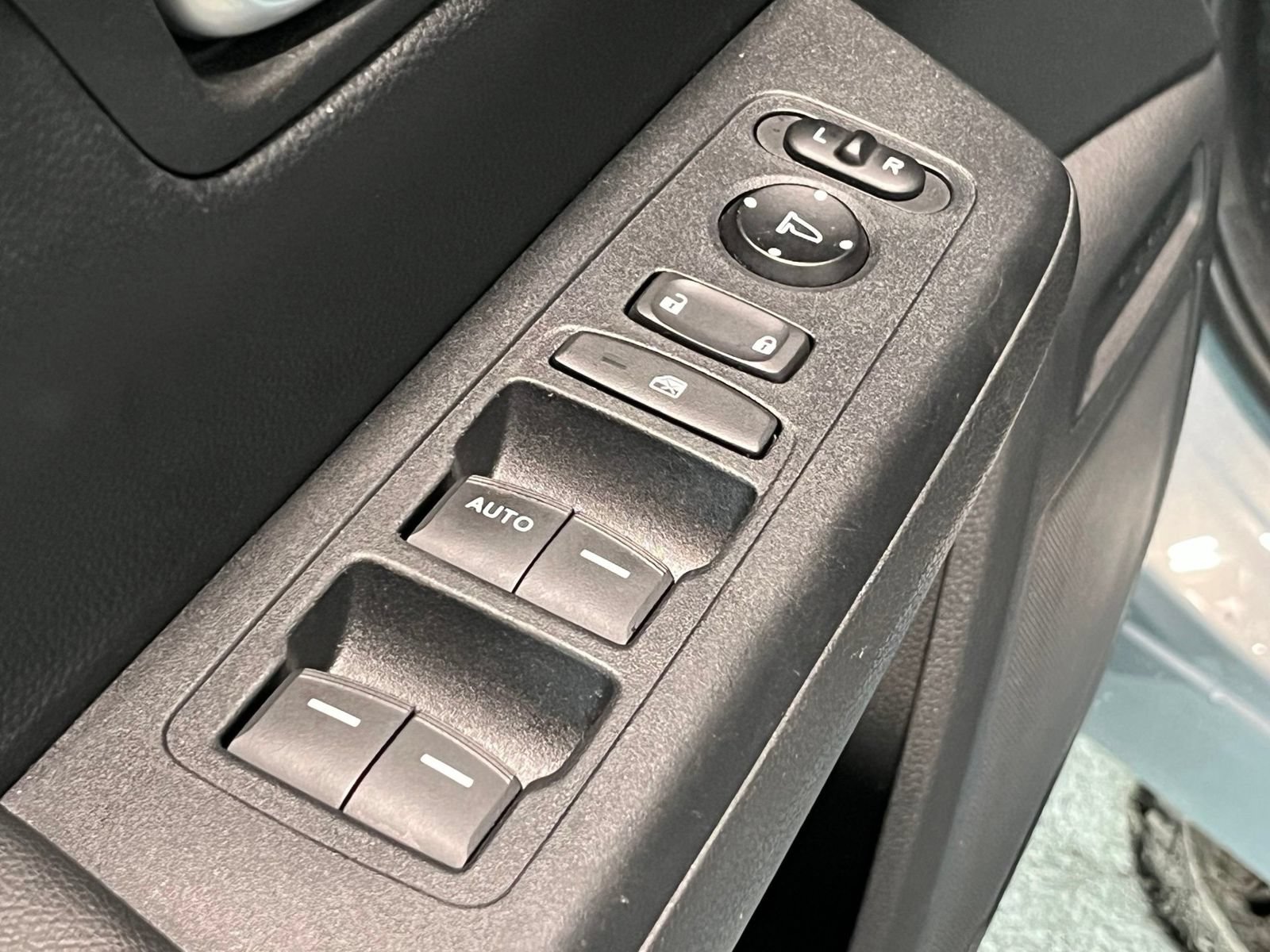 Used 2025 Honda CR-V LX image 32