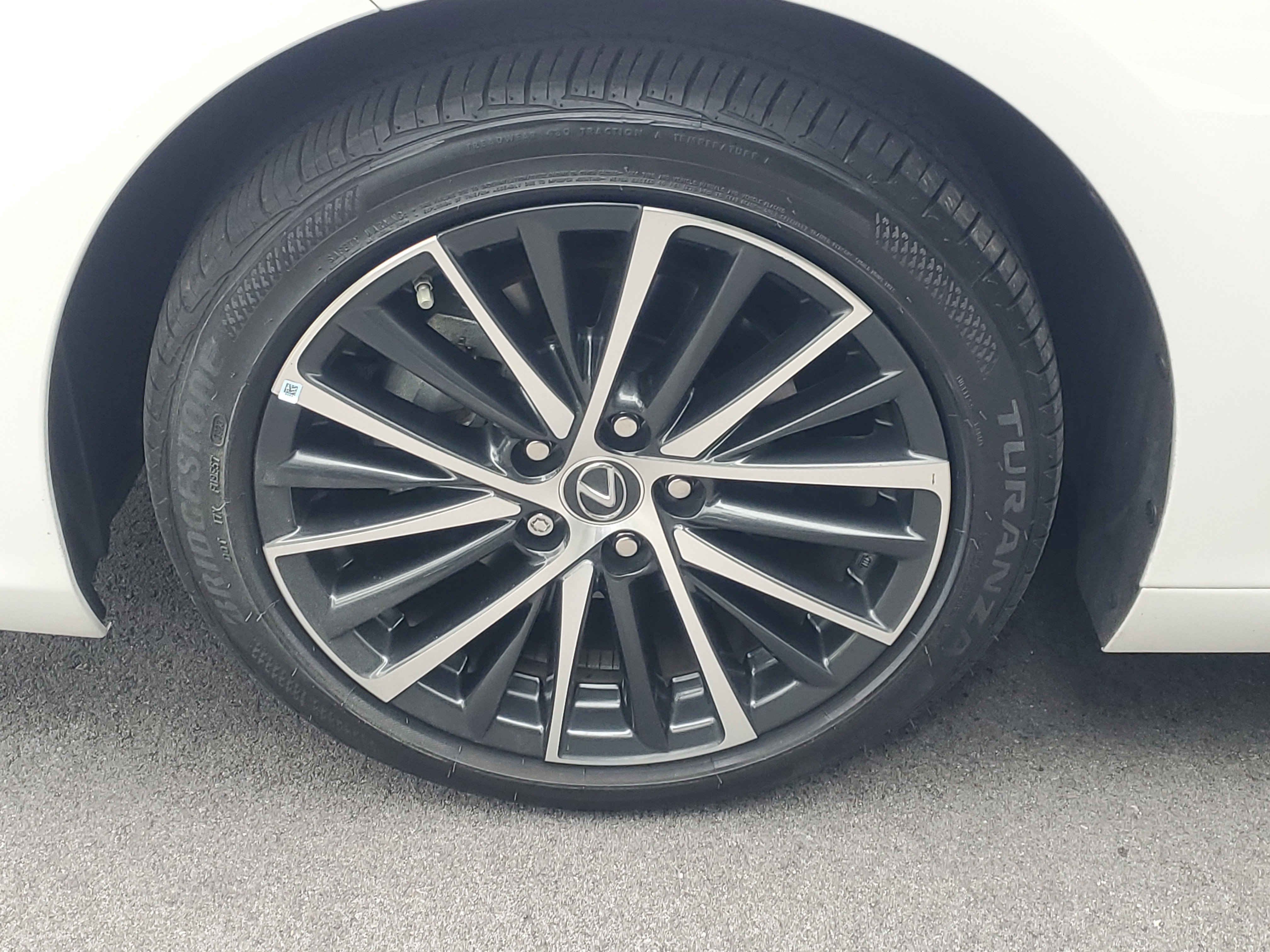 Used 2024 Lexus ES 350 w/ Premium Package image 4