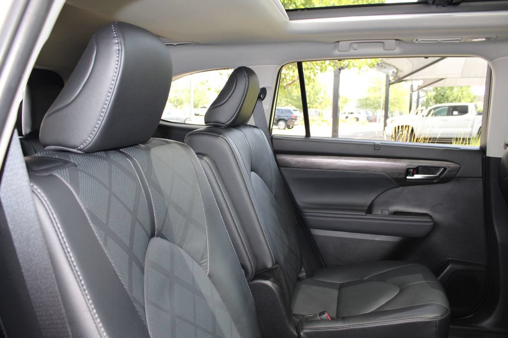 Certified 2026 Toyota Highlander Platinum AWD/4WD image 58