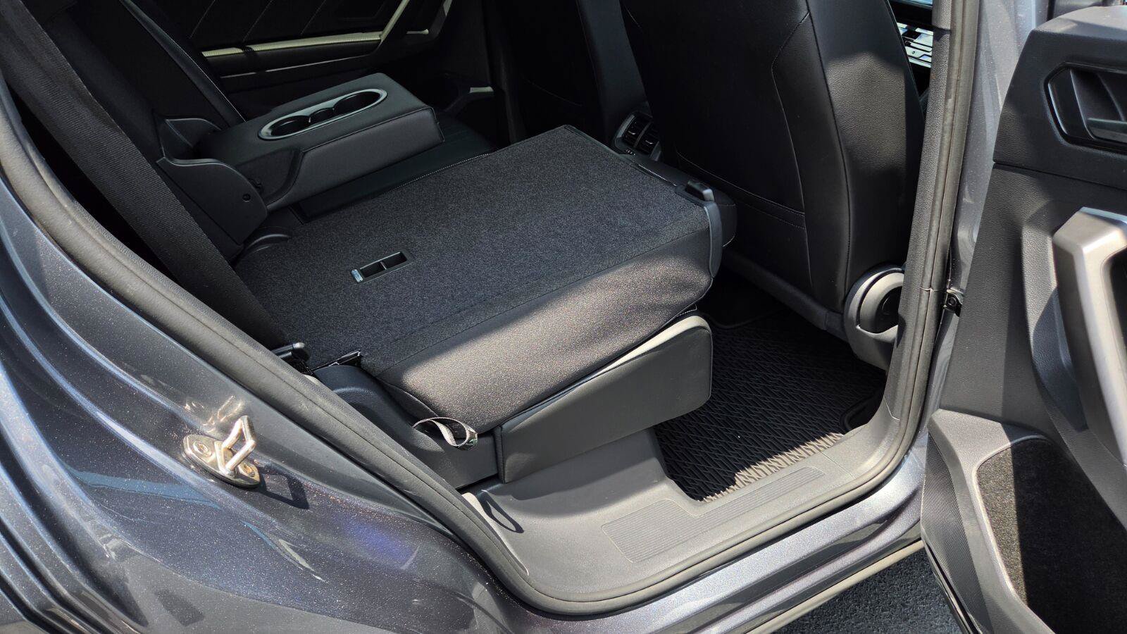 Certified 2024 Volkswagen Tiguan SE R-Line FWD image 58