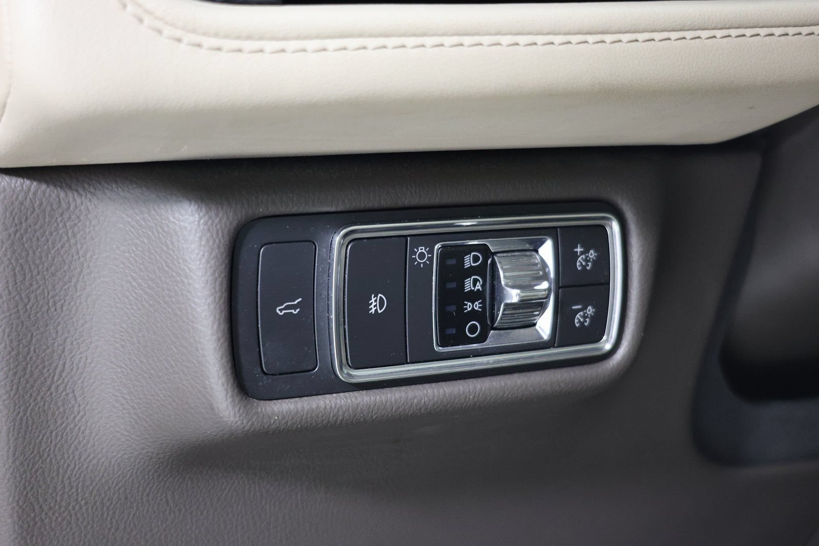 Used 2021 Lincoln Aviator Reserve w/ Class IV Trailer Tow Package AWD/4WD image 24