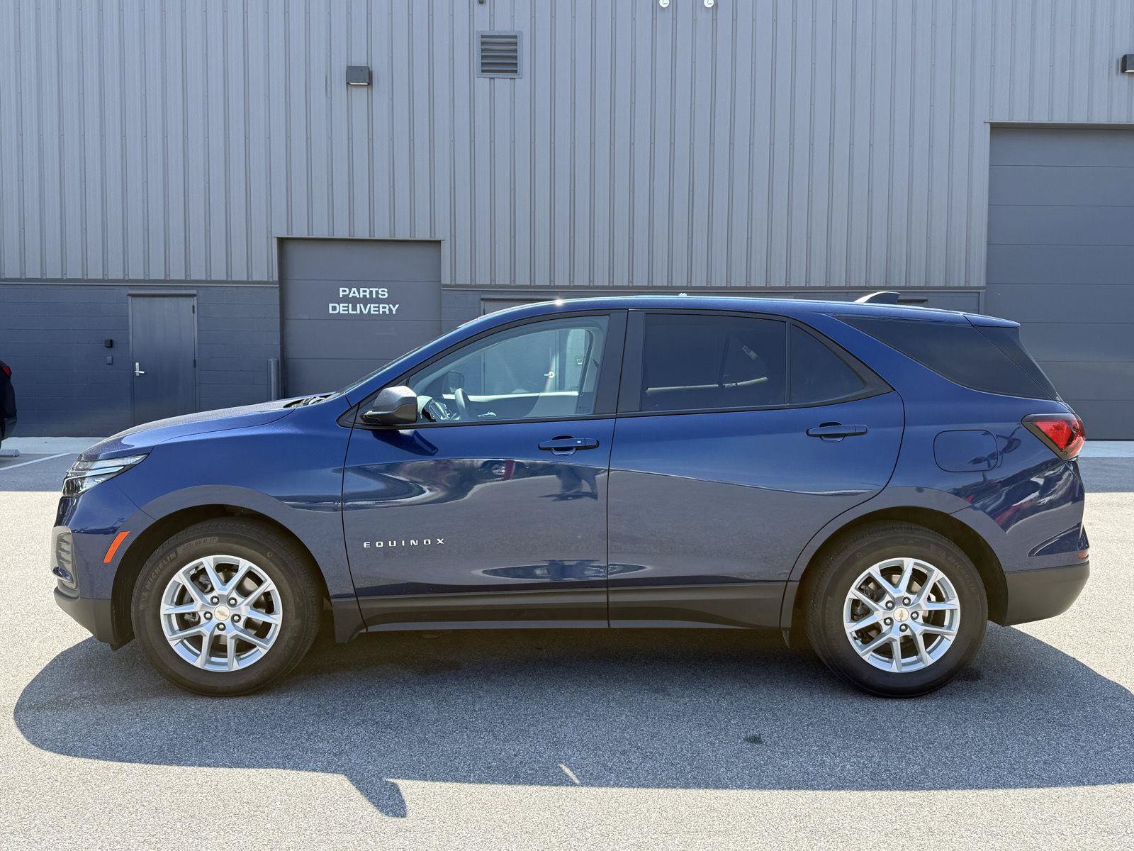 Used 2022 Chevrolet Equinox LS w/ LS Convenience Package FWD image 5