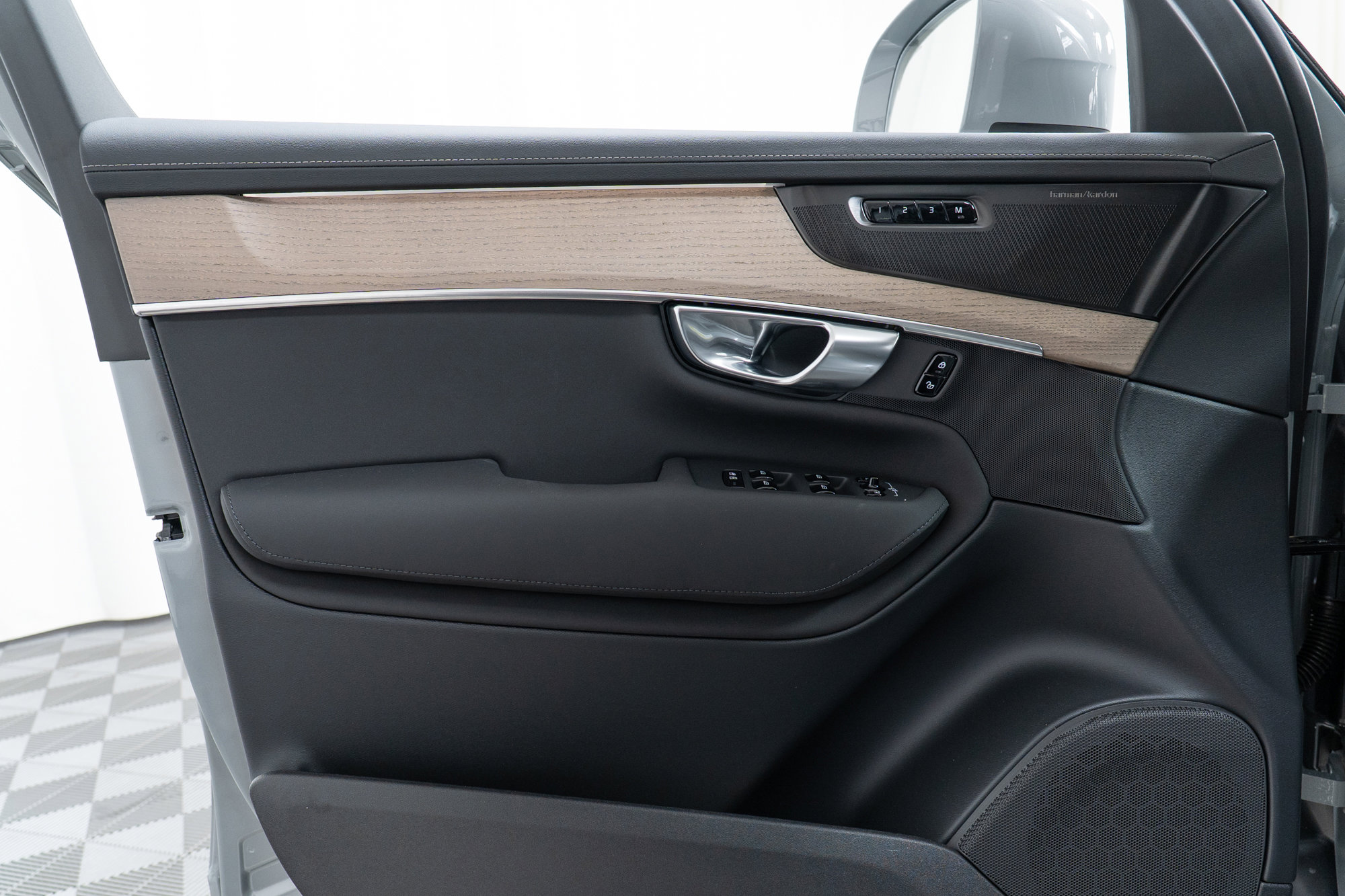 New 2026 Volvo XC90 B6 Plus w/ Protection Package Premier image 11