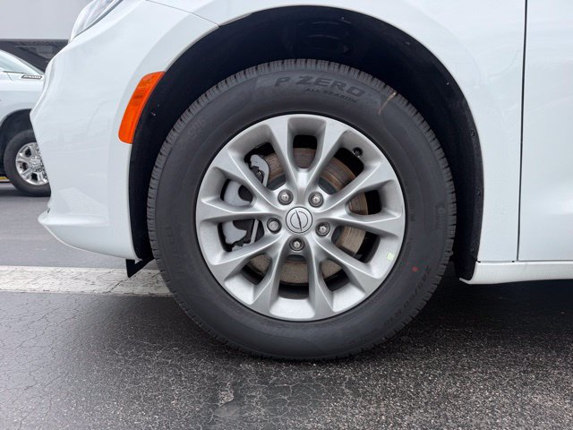 New 2026 Chrysler Pacifica Select AWD/4WD image 7