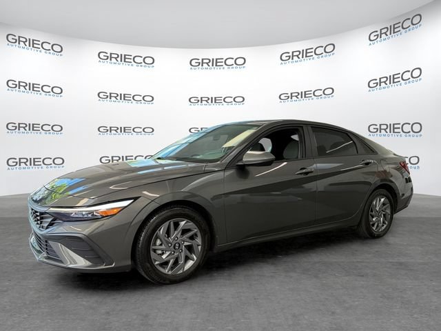 Used 2024 Hyundai Elantra SEL FWD image 3