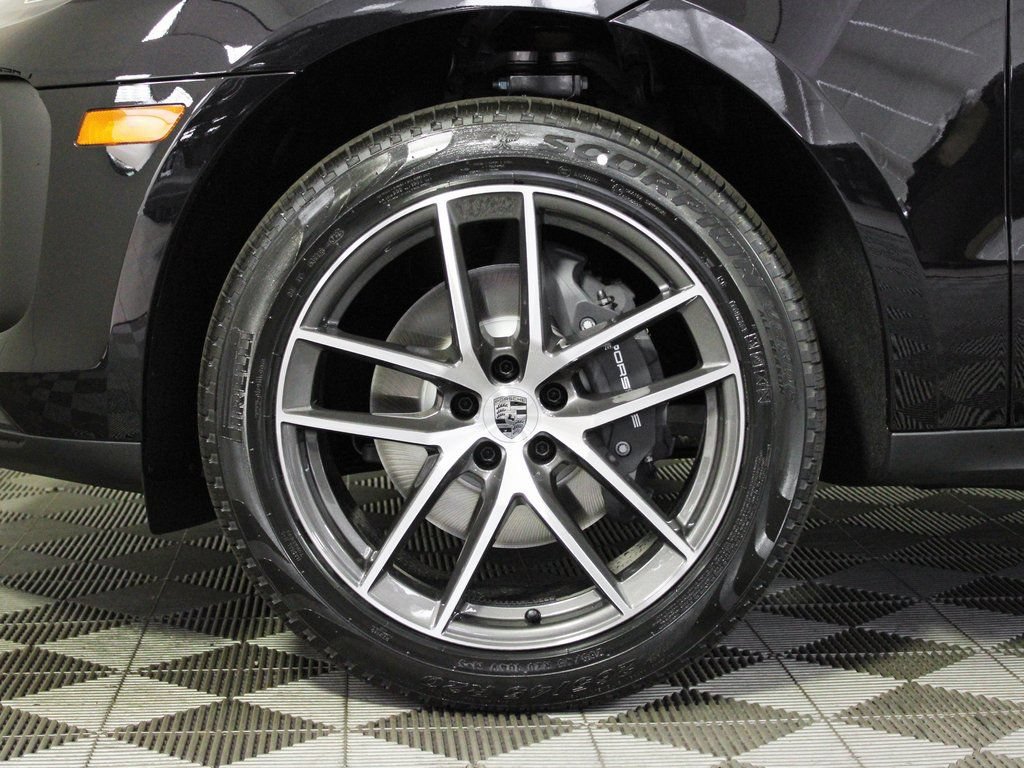 Certified 2026 Porsche Macan AWD/4WD image 39