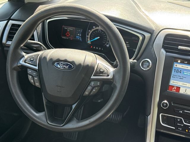 Used 2017 Ford Fusion SE w/ Fusion SE Technology Package image 13