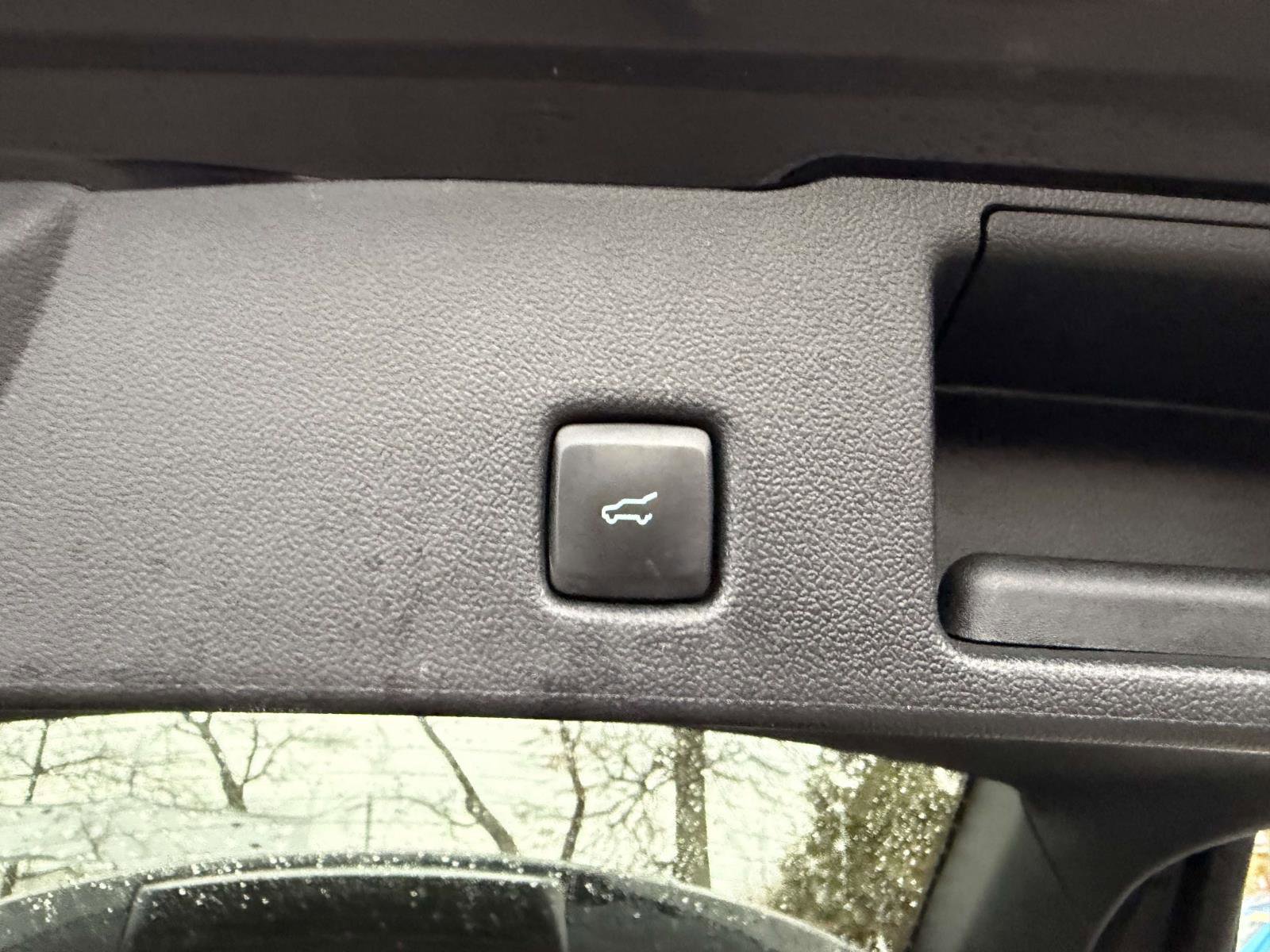 Used 2021 Ford Escape Titanium image 8