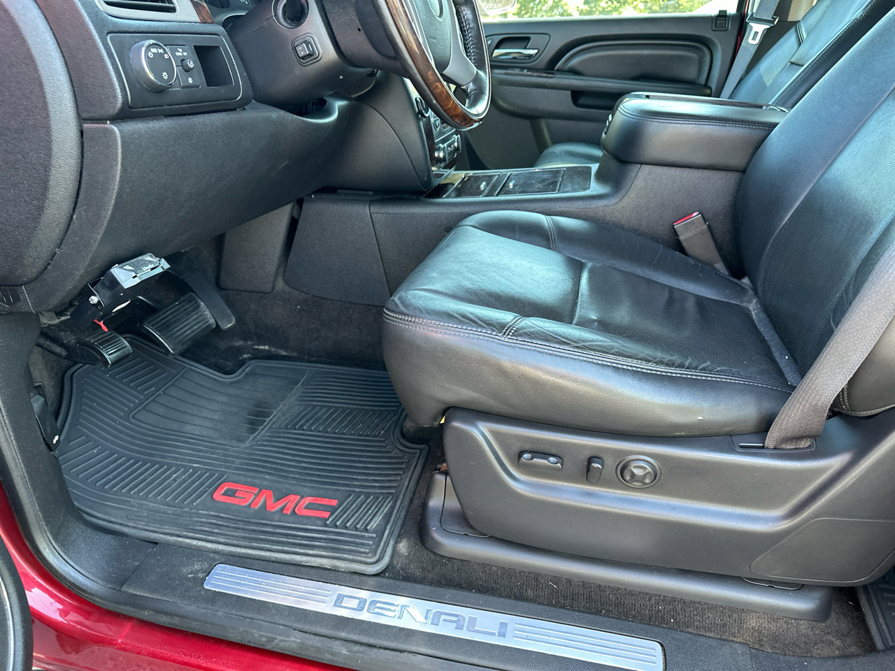 Used 2014 GMC Yukon XL Denali image 14