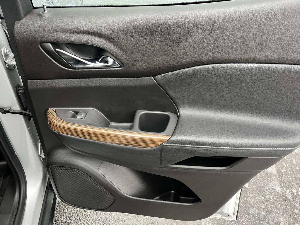 Used 2020 GMC Acadia SLE w/ Driver Convenience Package image 19