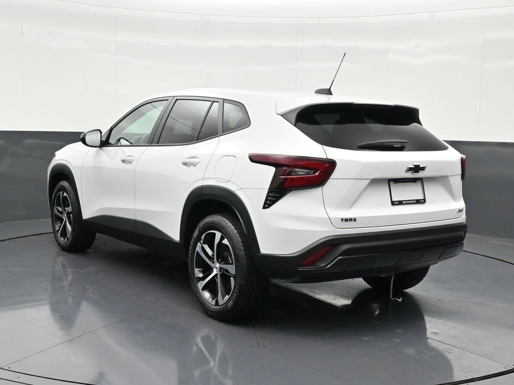 Used 2025 Chevrolet Trax RS w/ Driver Confidence Package image 3