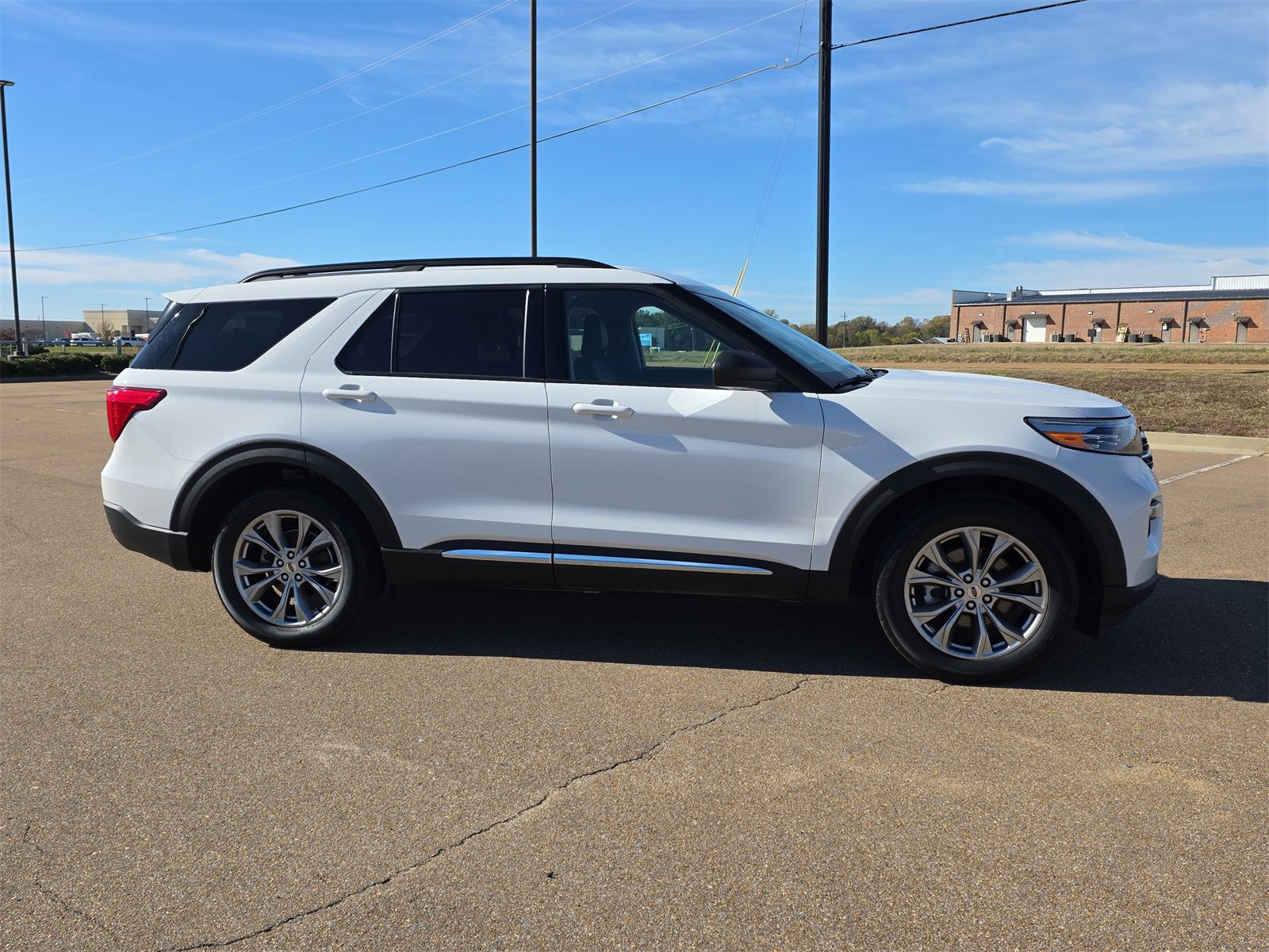 Used 2022 Ford Explorer XLT w/ Equipment Group 202A image 9