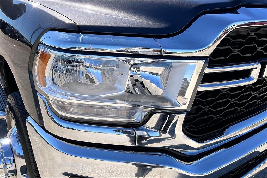 Used 2024 RAM 3500 Tradesman w/ Chrome Appearance Group image 33