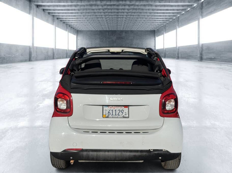 Used 2017 smart fortwo passion image 5