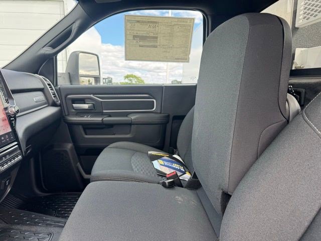 New 2025 RAM 5500 4x4 Regular Cab image 10
