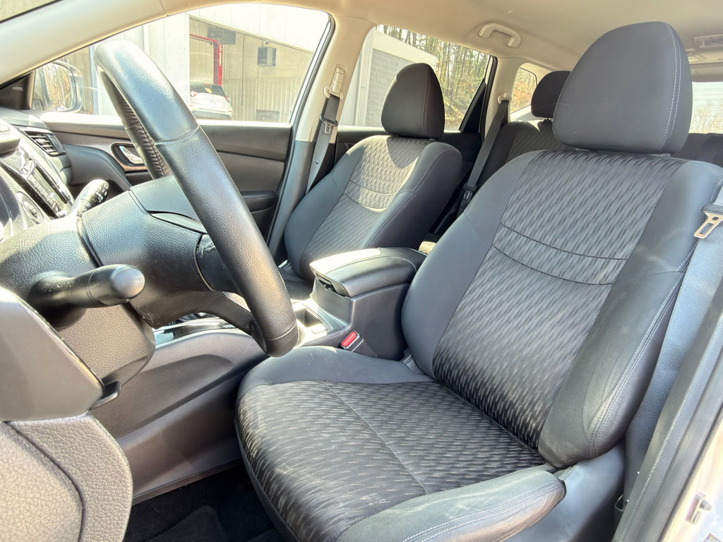 Used 2018 Nissan Rogue SV w/ Premium Package image 10