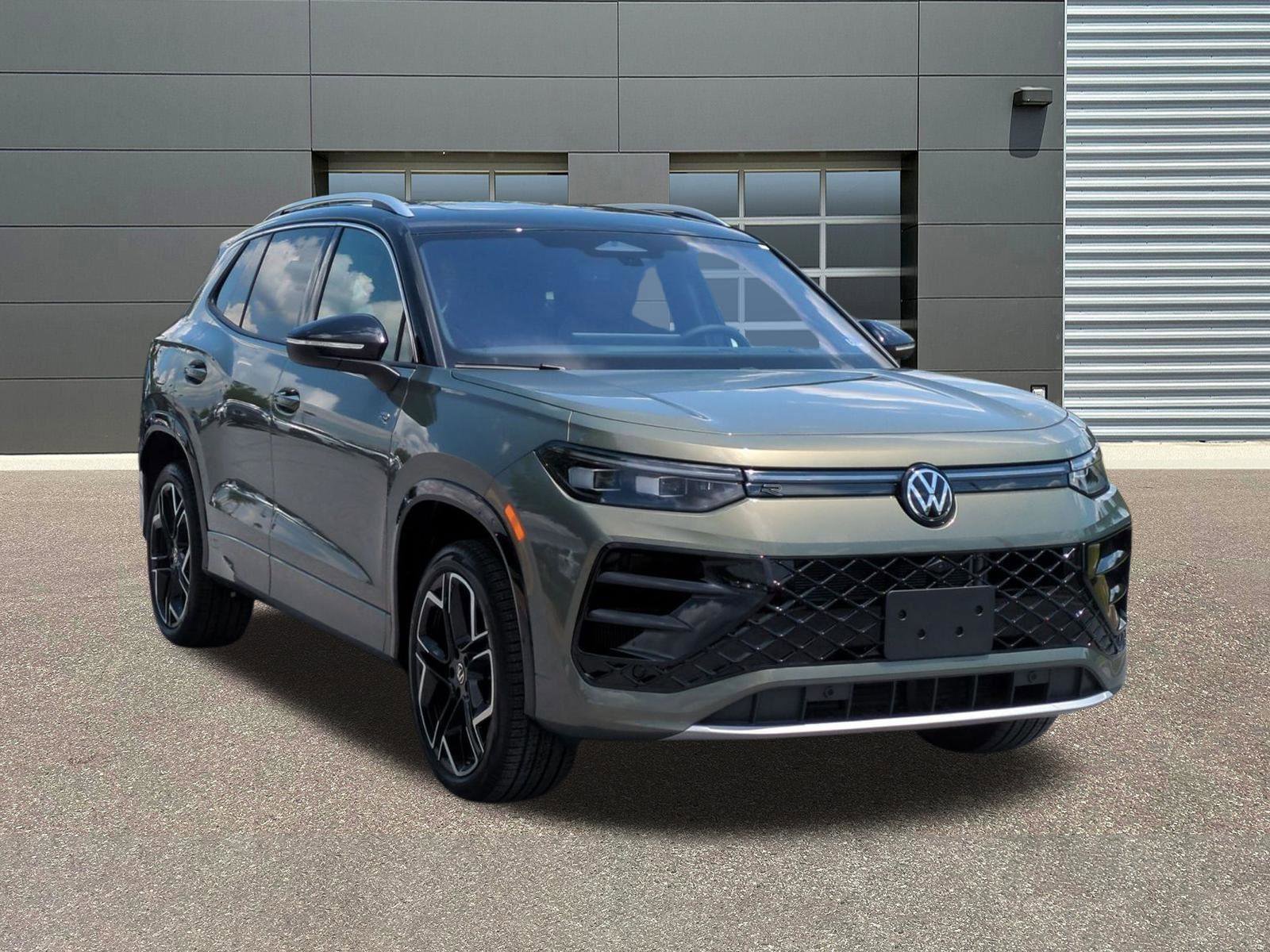 New 2026 Volkswagen Tiguan SEL R-Line