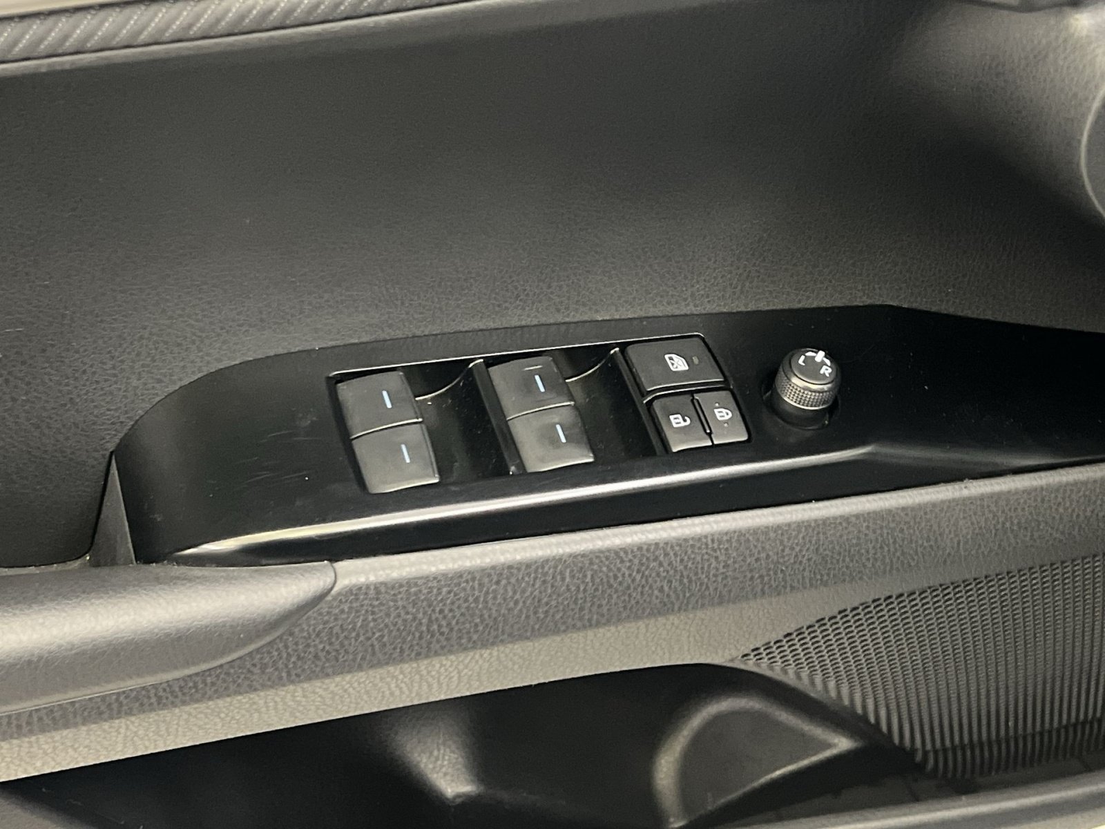 Used 2025 Toyota Camry SE FWD image 14